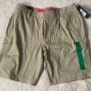 Men’s under amour stretch khaki short